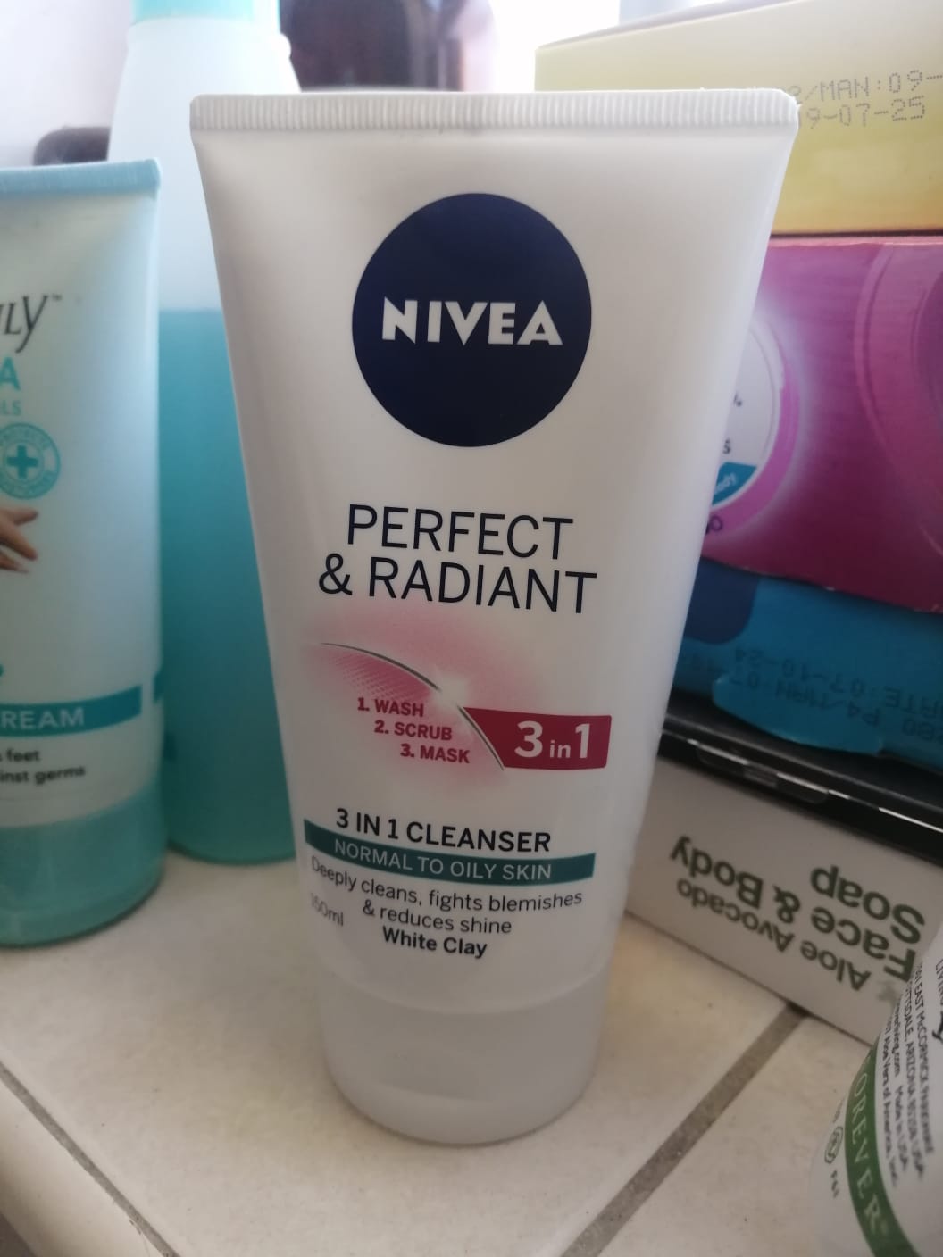 NIVEA Perfect & Radiant 3 in 1 Cleanser rubybox